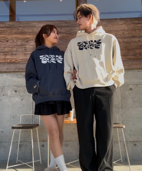 INTER FACTORY（インターファクトリー）の「たいりんカップル - チャーム付きオーバーサイズパーカー made in INTERFACTORY（パーカー・レディース・ホワイト/ブラック/ネイビー・LARGE/MEDIUM）」の20枚目の写真