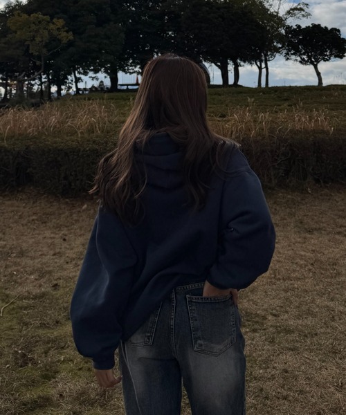 INTER FACTORY（インターファクトリー）の「たいりんカップル - チャーム付きオーバーサイズパーカー made in INTERFACTORY（パーカー・レディース・ホワイト/ブラック/ネイビー・LARGE/MEDIUM）」の13枚目の写真