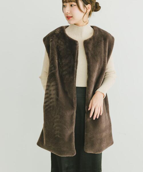 ITEMS URBANRESEARCH(アイテムズ アーバンリサーチ)の「フェイクファージレ(その他アウター・レディース・ブラウン/グレー・FREE)」の1枚目の写真