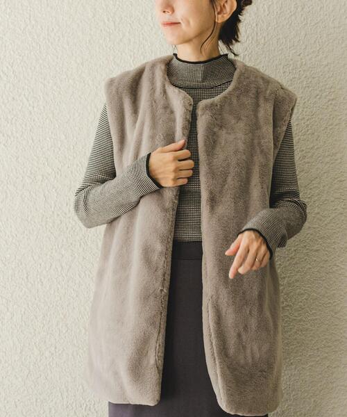 ITEMS URBANRESEARCH(アイテムズ アーバンリサーチ)の「フェイクファージレ(その他アウター・レディース・ブラウン/グレー・FREE)」の2枚目の写真