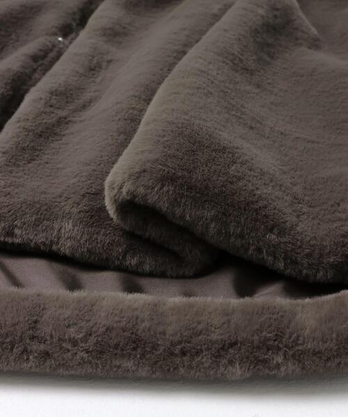 ITEMS URBANRESEARCH(アイテムズ アーバンリサーチ)の「フェイクファージレ(その他アウター・レディース・ブラウン/グレー・FREE)」の17枚目の写真