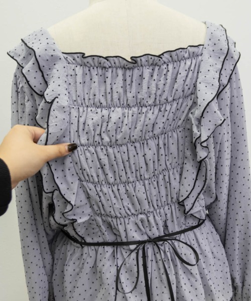 CLETTE(クレット)の「ドット柄フリルブラウス(シャツ/ブラウス・レディース・オフホワイト/ブルー・LL/3L/4L)」の4枚目の写真