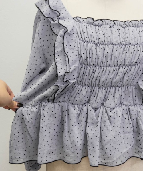 CLETTE(クレット)の「ドット柄フリルブラウス(シャツ/ブラウス・レディース・オフホワイト/ブルー・LL/3L/4L)」の5枚目の写真