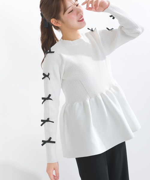 PICCIN PERLA(ピッチンペルラ)の「袖リボンペプラムニット(ニット/セーター・レディース・ブラック/オフホワイト・M)」の4枚目の写真