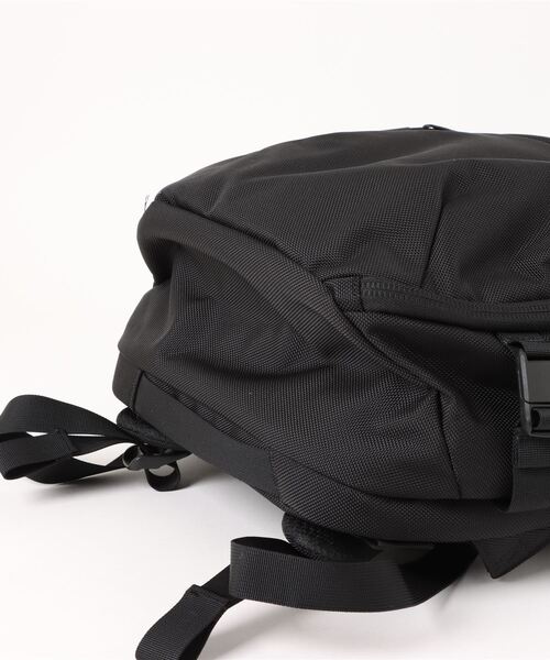 Aer(エアー)の「【Aer / エアー】 Travel Collection Travel Pack 3 Small(バックパック/リュック・メンズ・ブラック・FREE)」の4枚目の写真