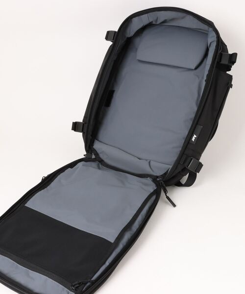 Aer(エアー)の「【Aer / エアー】 Travel Collection Travel Pack 3 Small(バックパック/リュック・メンズ・ブラック・FREE)」の5枚目の写真