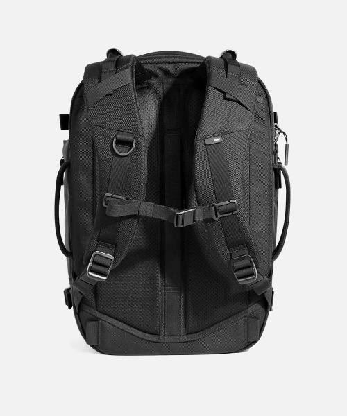 Aer(エアー)の「【Aer / エアー】 Travel Collection Travel Pack 3 Small(バックパック/リュック・メンズ・ブラック・FREE)」の9枚目の写真