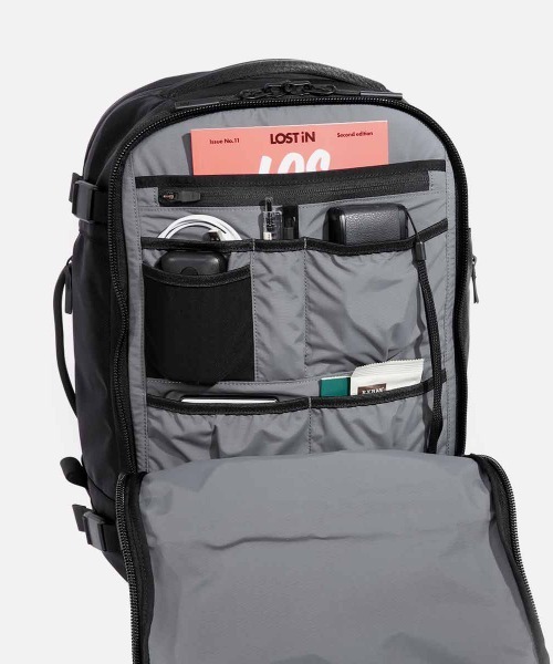 Aer(エアー)の「【Aer / エアー】 Travel Collection Travel Pack 3 Small(バックパック/リュック・メンズ・ブラック・FREE)」の11枚目の写真