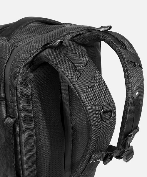 Aer(エアー)の「【Aer / エアー】 Travel Collection Travel Pack 3 Small(バックパック/リュック・メンズ・ブラック・FREE)」の14枚目の写真