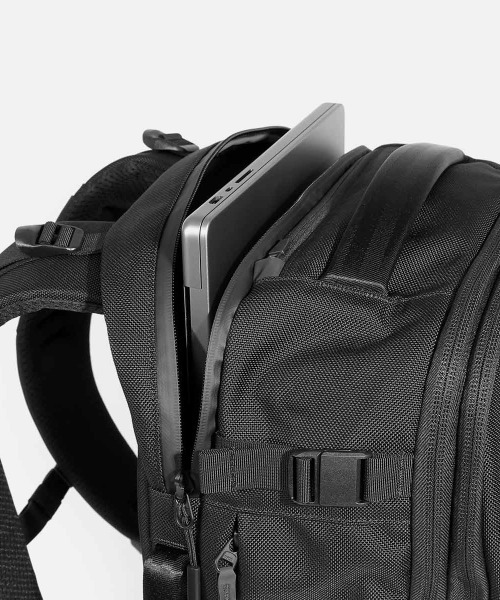 Aer(エアー)の「【Aer / エアー】 Travel Collection Travel Pack 3 Small(バックパック/リュック・メンズ・ブラック・FREE)」の15枚目の写真