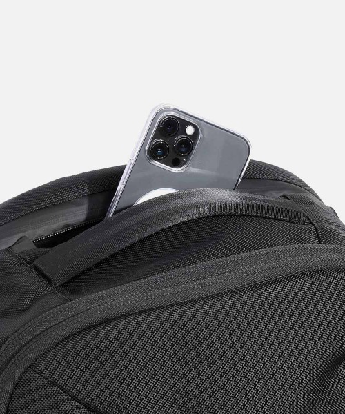 Aer(エアー)の「【Aer / エアー】 Travel Collection Travel Pack 3 Small(バックパック/リュック・メンズ・ブラック・FREE)」の16枚目の写真