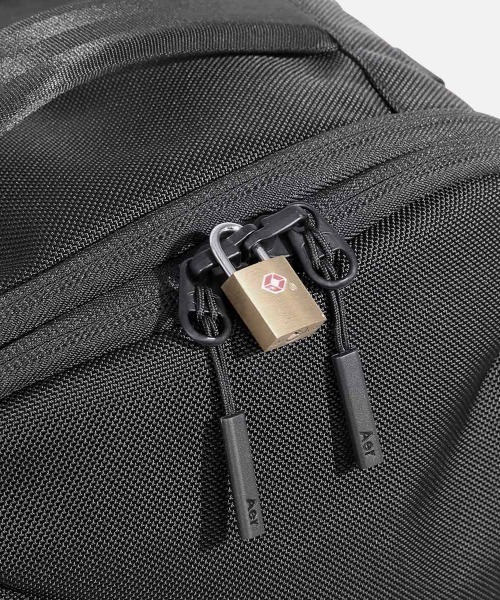 Aer(エアー)の「【Aer / エアー】 Travel Collection Travel Pack 3 Small(バックパック/リュック・メンズ・ブラック・FREE)」の19枚目の写真