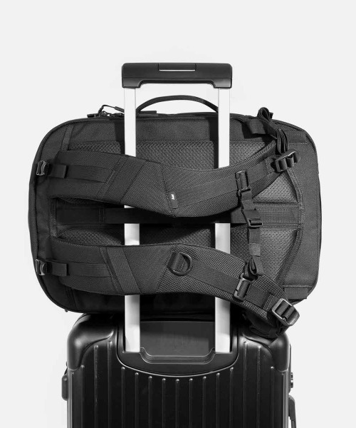 Aer(エアー)の「【Aer / エアー】 Travel Collection Travel Pack 3 Small(バックパック/リュック・メンズ・ブラック・FREE)」の22枚目の写真