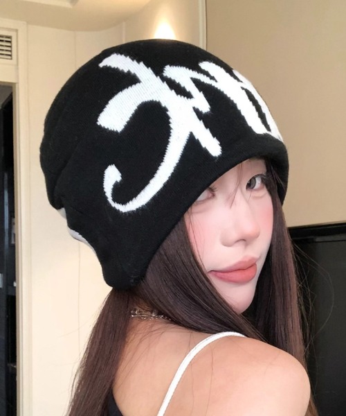 Athena♡ブラックボンボンニット帽。大人コーデ、セレブ、綺麗目、可愛い Athena New York（アシーナニューヨーク）の「＜Athena New York