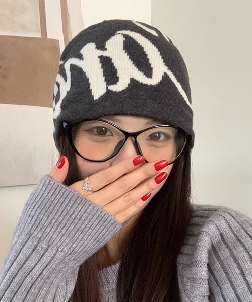 lilful(リルフル)の「ビッグロゴ Y2Kジャガードニットキャップニット帽(ニットキャップ/ビーニー・レディース・ホワイト/ブラック/グレー・F)」の13枚目の写真