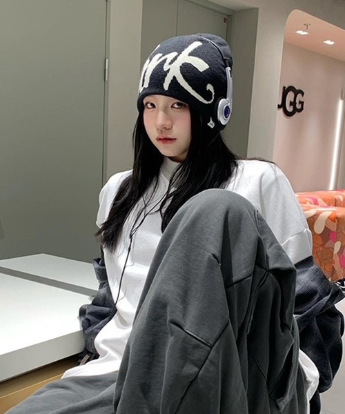 lilful(リルフル)の「ビッグロゴ Y2Kジャガードニットキャップニット帽(ニットキャップ/ビーニー・レディース・ホワイト/ブラック/グレー・F)」の4枚目の写真
