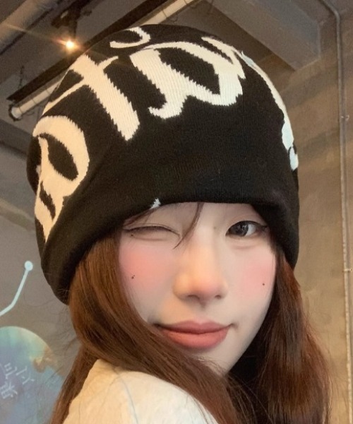 lilful(リルフル)の「ビッグロゴ Y2Kジャガードニットキャップニット帽(ニットキャップ/ビーニー・レディース・ホワイト/ブラック/グレー・F)」の19枚目の写真