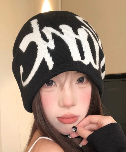 lilful(リルフル)の「ビッグロゴ Y2Kジャガードニットキャップニット帽(ニットキャップ/ビーニー・レディース・ホワイト/ブラック/グレー・F)」の16枚目の写真