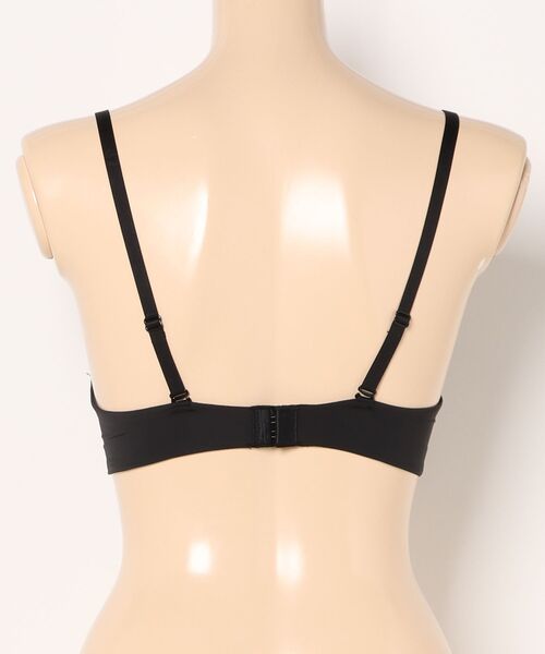 AMOSTYLE BY TRIUMPH(アモスタイルバイトリンプ)の「シームレスカップブラ シグネチャースムース【B,C,Dカップ】 AMST1480 WHU JX(ブラジャー・レディース・ベージュ/グリーン/ブラック・B65/B70/B75/C65/C70/C75/D65/D70/D75)」の21枚目の写真