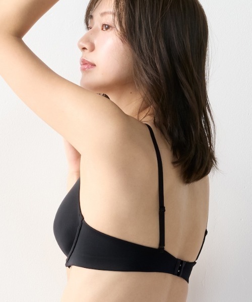 AMOSTYLE BY TRIUMPH(アモスタイルバイトリンプ)の「シームレスカップブラ シグネチャースムース【B,C,Dカップ】 AMST1480 WHU JX(ブラジャー・レディース・ベージュ/グリーン/ブラック・B65/B70/B75/C65/C70/C75/D65/D70/D75)」の8枚目の写真