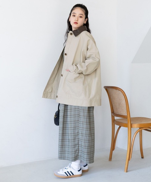 RAGEBLUE（レイジブルー）の「襟レザー/ヴィンテージライクBIGカバーオール（ブルゾン・レディース・スミクロ/オフホワイト・FREE）」の5枚目の写真