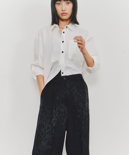 UNITED TOKYO（ユナイテッドトウキョウ）の「リーフモチーフサテンスリットパンツ（その他パンツ・レディース・ブラック/ホワイト・1/2）」の4枚目の写真