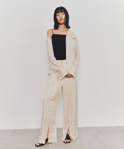 UNITED TOKYO（ユナイテッドトウキョウ）の「リーフモチーフサテンスリットパンツ（その他パンツ・レディース・ブラック/ホワイト・1/2）」の10枚目の写真