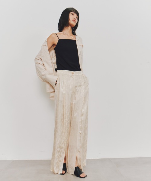 UNITED TOKYO（ユナイテッドトウキョウ）の「リーフモチーフサテンスリットパンツ（その他パンツ・レディース・ブラック/ホワイト・1/2）」の11枚目の写真