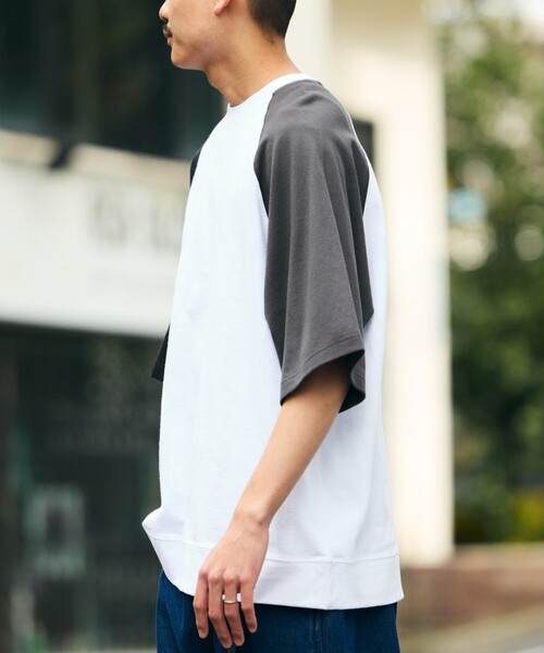 FREAK'S STORE（フリークスストア）の「限定展開 9オンス Heavyweight ビッグシルエット ラグランスリーブTシャツ/ヘビーウェイト（Tシャツ/カットソー・メンズ・ホワイト/ブラック/グレー/チャコールグレー/ホワイト系その他/ネイビー/グレイッシュベージュ・MEDIUM/SMALL/X-SMALL/LARGE）」の15枚目の写真