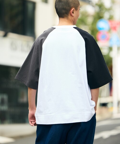 FREAK'S STORE（フリークスストア）の「限定展開 9オンス Heavyweight ビッグシルエット ラグランスリーブTシャツ/ヘビーウェイト（Tシャツ/カットソー・メンズ・ホワイト/ブラック/グレー/チャコールグレー/ホワイト系その他/ネイビー/グレイッシュベージュ・MEDIUM/SMALL/X-SMALL/LARGE）」の16枚目の写真