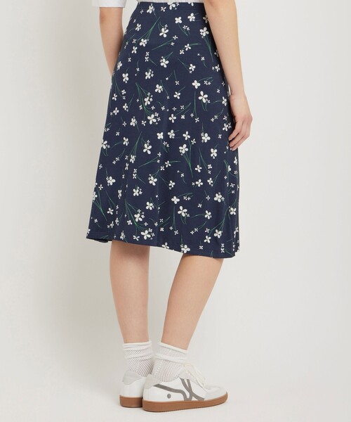 agnes b.（アニエスベー）の「フラワープリント Aライン スカート "Amande"（スカート・レディース・ネイビー・1/2/3）」の3枚目の写真