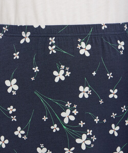 agnes b.（アニエスベー）の「フラワープリント Aライン スカート "Amande"（スカート・レディース・ネイビー・1/2/3）」の4枚目の写真