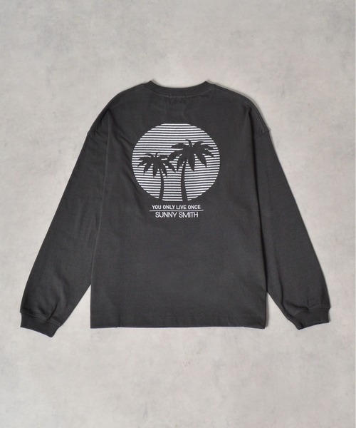 Sunny Smith(サニースミス)の「SUNSETヤシの木柄 両面刺繍ロングスリーブTシャツ(Tシャツ/カットソー・メンズ・スモークグレー/ホワイト・LARGE/MEDIUM)」の17枚目の写真
