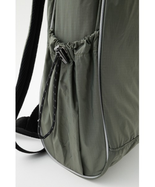 MOUSSY（マウジー）の「DRAWSTRING バックパック（バックパック/リュック・レディース・ダークカーキ/ライトグレー・FREE）」の7枚目の写真