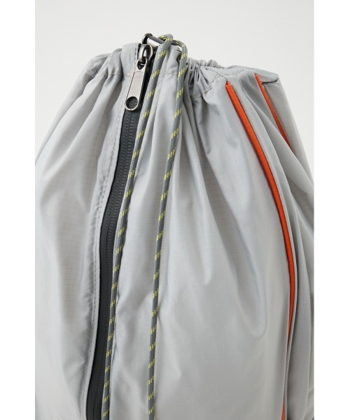 MOUSSY（マウジー）の「DRAWSTRING バックパック（バックパック/リュック・レディース・ダークカーキ/ライトグレー・FREE）」の18枚目の写真