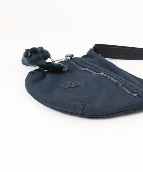 kipling（キプリング）の「【kipling】キプリング　Basic ARTO S　ショルダーバッグ（ショルダーバッグ・レディース・ブラック/ネイビー/レッド/モスグリーン/ベージュ/ブルー系その他/グレー/クリーム/ブラック系その他/マルチ/グレー系その他/ブルー系その他2/ブルー系その他3/タン・FREE）」の19枚目の写真