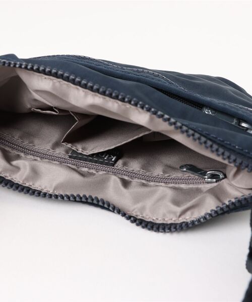 kipling（キプリング）の「【kipling】キプリング　Basic ARTO S　ショルダーバッグ（ショルダーバッグ・レディース・ブラック/ネイビー/レッド/モスグリーン/ベージュ/ブルー系その他/グレー/クリーム/ブラック系その他/マルチ/グレー系その他/ブルー系その他2/ブルー系その他3/タン・FREE）」の20枚目の写真