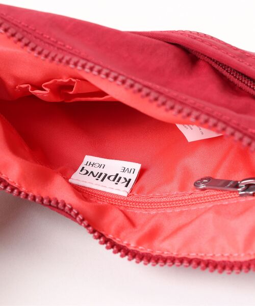 kipling（キプリング）の「【kipling】キプリング　Basic ARTO S　ショルダーバッグ（ショルダーバッグ・レディース・ブラック/ネイビー/レッド/モスグリーン/ベージュ/ブルー系その他/グレー/クリーム/ブラック系その他/マルチ/グレー系その他/ブルー系その他2/ブルー系その他3/タン・FREE）」の15枚目の写真