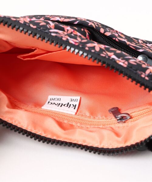 kipling（キプリング）の「【kipling】キプリング　Basic ARTO S　ショルダーバッグ（ショルダーバッグ・レディース・ブラック/ネイビー/レッド/モスグリーン/ベージュ/ブルー系その他/グレー/クリーム/ブラック系その他/マルチ/グレー系その他/ブルー系その他2/ブルー系その他3/タン・FREE）」の16枚目の写真