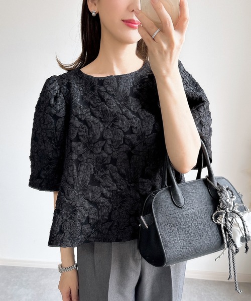 &. NOSTALGIA（アンドドットノスタルジア）の「【ZOZO限定】袖フレアジャガードトップス（シャツ/ブラウス・レディース・ブルー/グレー/ピンク/ブラック/ホワイト・M）」の3枚目の写真