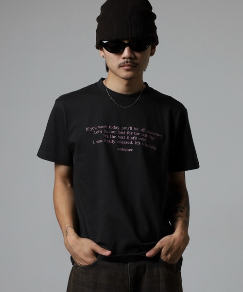 &soiree(アンドソワレ)の「&soiree フロント刺繍Tシャツ(Tシャツ/カットソー・レディース・ホワイト/ピンク/ネイビー/ベージュ/スミクロ/ブラウン・F/FREE)」の2枚目の写真