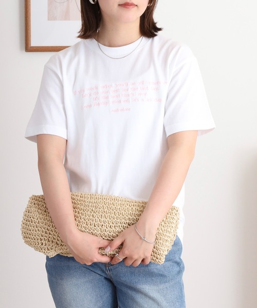 &soiree(アンドソワレ)の「&soiree フロント刺繍Tシャツ(Tシャツ/カットソー・レディース・ホワイト/ピンク/ネイビー/ベージュ/スミクロ/ブラウン・F/FREE)」の7枚目の写真