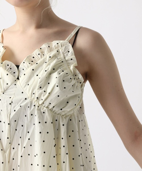 FOREVER 21（フォーエバー トゥエンティーワン）の「【2025SS】ドットアシメヘムキャミチュニック（キャミソール・レディース・ブラック/ナチュラル・FREE）」の4枚目の写真