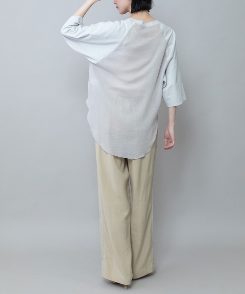 Munich(ミューニック)の「コットンジャージ×ジョーゼットドッキングTシャツ(Tシャツ/カットソー・レディース・グレイッシュベージュ/ブラック・FREE)」の5枚目の写真