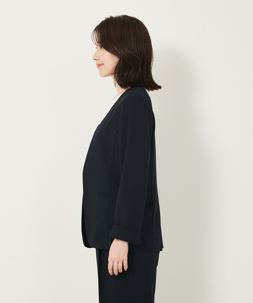 abahouse mavie（アバハウスマヴィ）の「【エニデイカセット・サマー】 ジョーゼットノーカラージャケット（ノーカラージャケット・レディース・ブラック/ダークネイビー・40/38/36）」の9枚目の写真