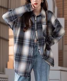 2ly2（トゥーリートゥー）の「ゆるっと羽織れるチェック柄オーバーシャツ（シャツ/ブラウス・レディース）」