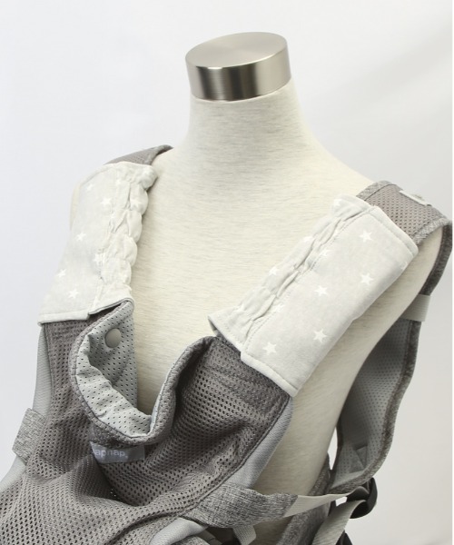 napnap（ナップナップ）の「napnap Free Fit Bib よだれカバー（抱っこ紐/ベルトカバー/スリング・キッズ・ブルー/グレー/ピンク・FREE）」の2枚目の写真
