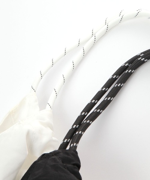 LEPSIM(レプシィム)の「パラコード刺繍バッグ 570629(ショルダーバッグ・レディース・ブラック/アイボリー・ONE SIZE)」の5枚目の写真