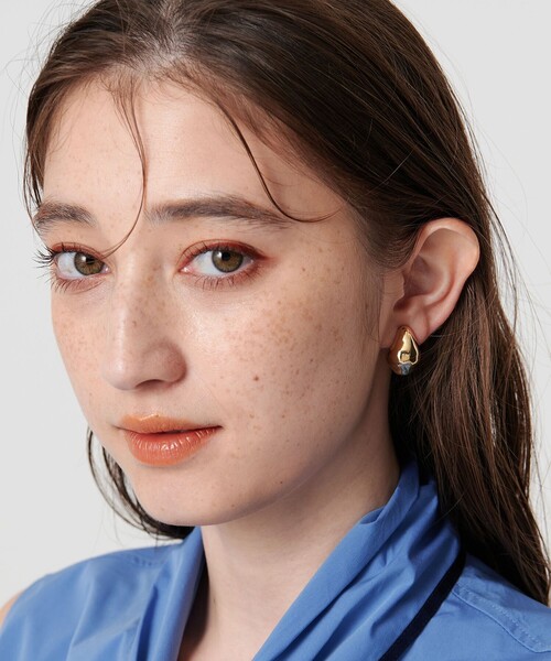 UNITED ARROWS（ユナイテッドアローズ）の「BUMPY ドロップ イヤリング（イヤリング・レディース・シルバー/ゴールド・FREE）」の4枚目の写真