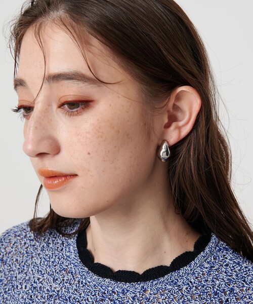 UNITED ARROWS（ユナイテッドアローズ）の「BUMPY ドロップ イヤリング（イヤリング・レディース・シルバー/ゴールド・FREE）」の6枚目の写真